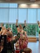 Mari näyttää mallia